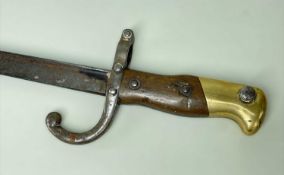 EARLY 20TH CENTURY MILITARY BAYONET with a wooden and brass hilt and muzzle ring, stamped, S87797,
