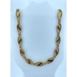 9CT GOLD OVAL & BRICK LINK NECKLACE, 42.5cms long, 25.9gms Provenance: private collection Bridgend