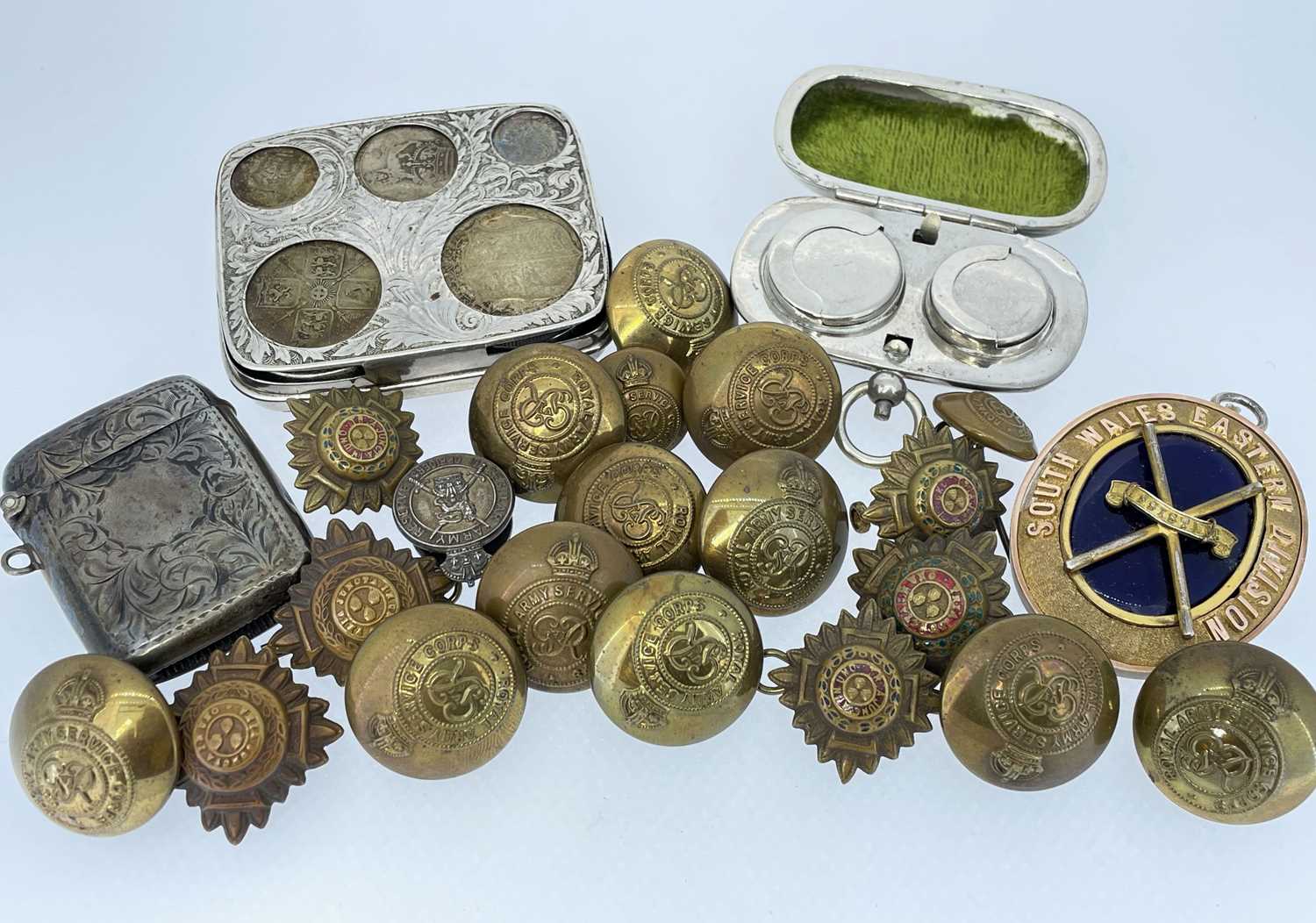 ASSORTED SILVER & COLLECTABLES comprising silver vesta case, silver plated sovereign and half