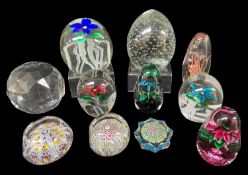 GLASS PAPERWEIGHTS, to include three Strathearn Millefleurs weights, five single flower weights,