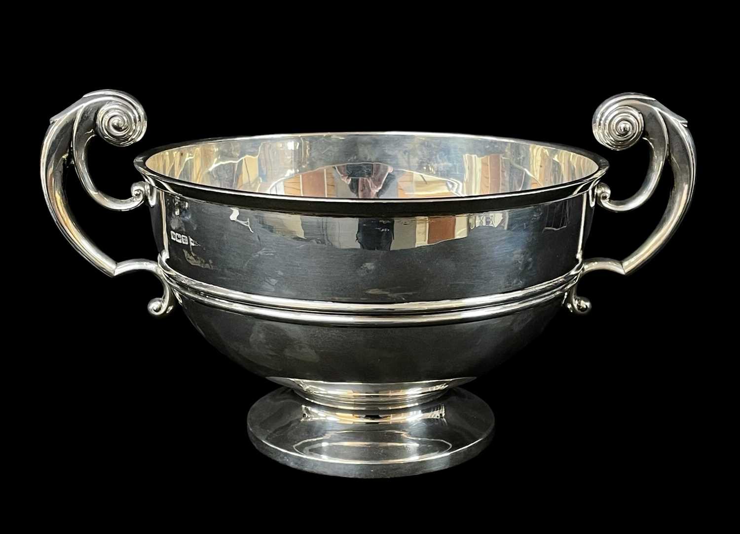 EDWARD VII SILVER TROPHY CUP, Walker & Hall, Sheffield 1904, double scrolled handles, reeded broad