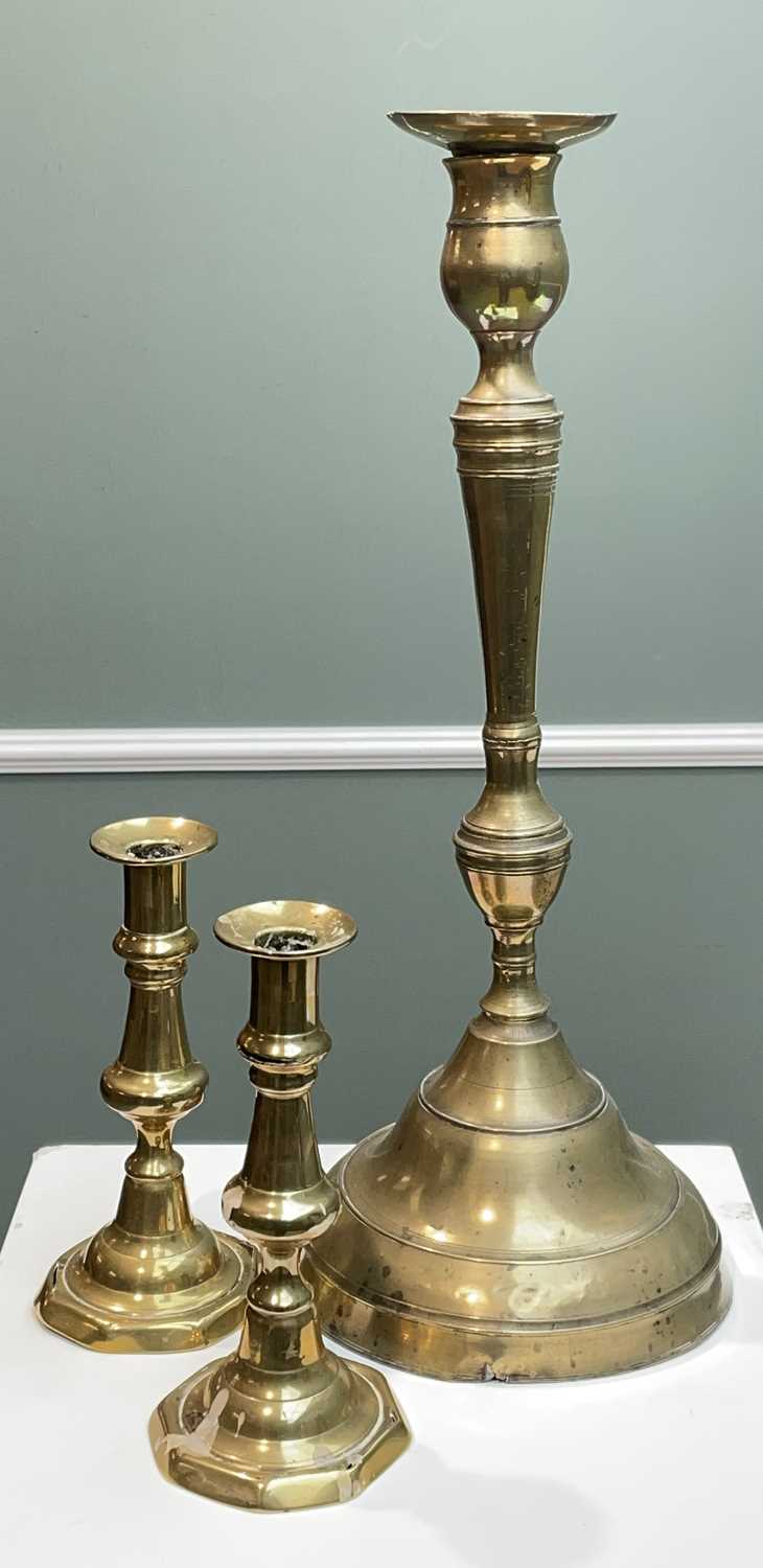 19TH CENTURY OTTOMAN SPUN BRASS CANDLESTICK, with impress mark to rim of sconce, 43cms high x