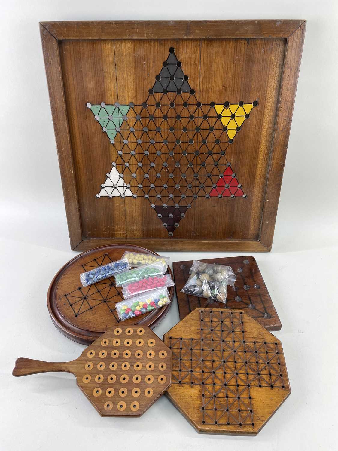 ASSORTED TREEN including Victorian and latter parlour games, travel solitaire with coloured wood - Image 4 of 4