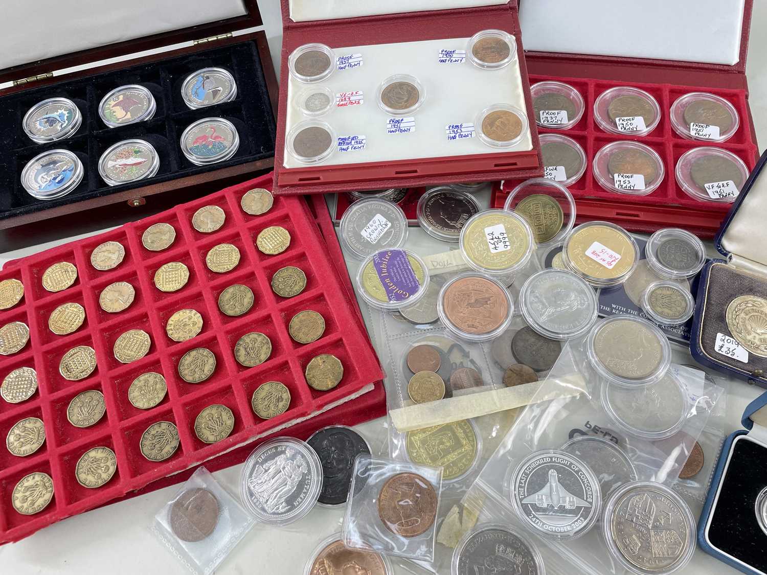 ASSORTED COINS & MEDALS comprising boxed Shell Chemicals Limited medallion, boxed silver proof £1