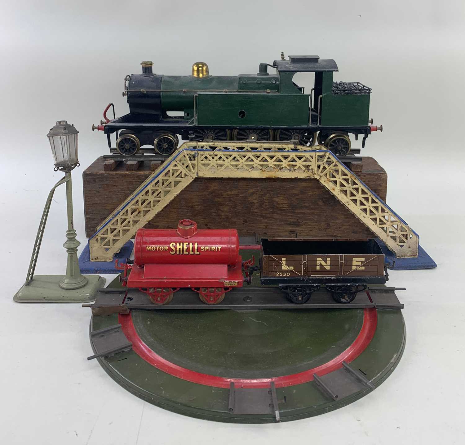 VINTAGE HORNBY / MECCANO 'O' GAUGE, to include various locomotives (4), rolling stock, turntable, - Image 2 of 7