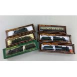 MAINLINE RAILWAYS: OO GAUGE, a Manor Class 4-6-0 loco 'Hinton Manor' 7819 in GWR green livery, a
