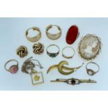 ASSORTED GOLD JEWELLERY comprising pair of 9ct gold lattice earrings, 9ct gold cameo brooch, 9ct