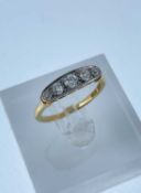 18CT GOLD FIVE STONE DIAMOND RING, the five graduating stones measuring 0.4cts overall approx., ring
