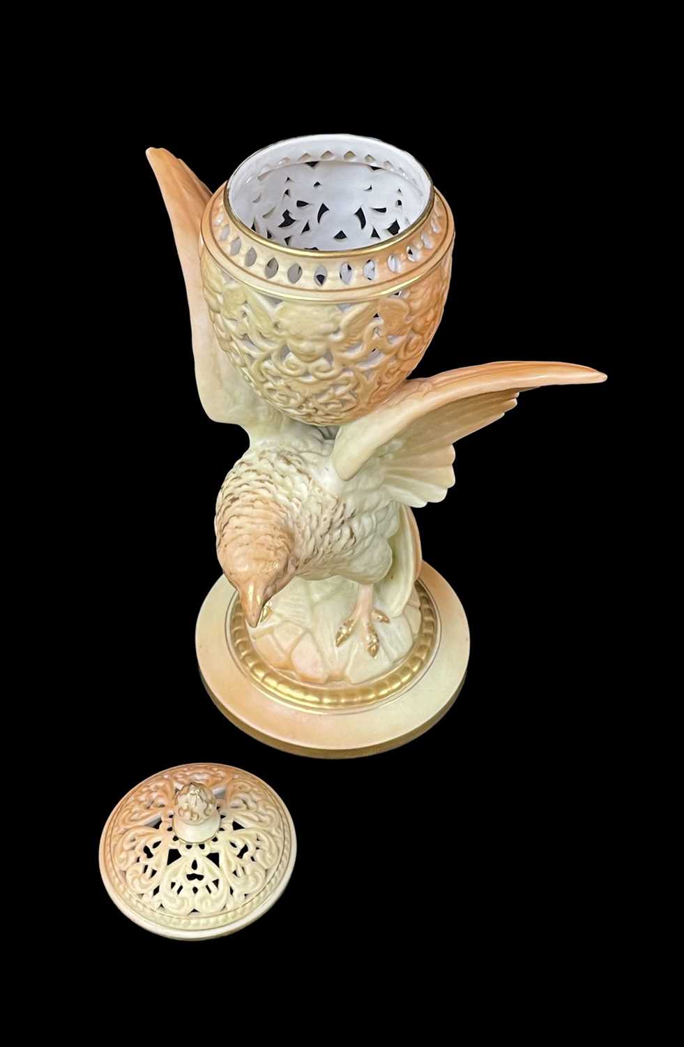 ROYAL WORCESTER PORCELAIN BLUSH IVORY POT POURRI VASE & COVER, the pierced bowl and cover - Image 4 of 4