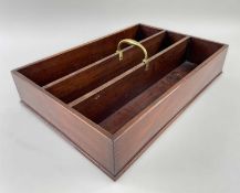 EARLY 20TH CENTURY MAHOGANY CUTLERY TRAY, with three divisions, brass handle, baize base