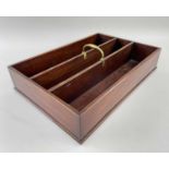 EARLY 20TH CENTURY MAHOGANY CUTLERY TRAY, with three divisions, brass handle, baize base
