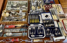 CASED & LOOSE CUTLERY, very large assortment including a vintage oak cutlery box