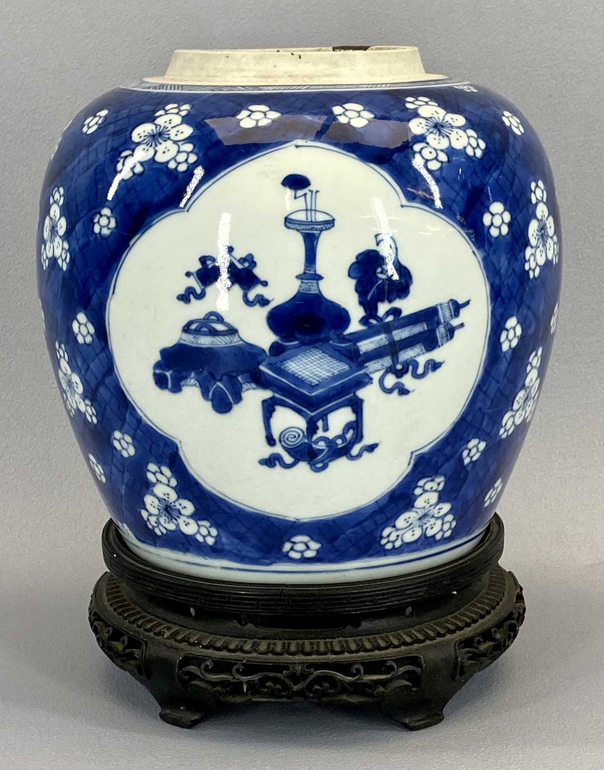 19TH CENTURY CHINESE BLUE & WHITE GINGER JAR - on a hardwood stand, 25cms tall