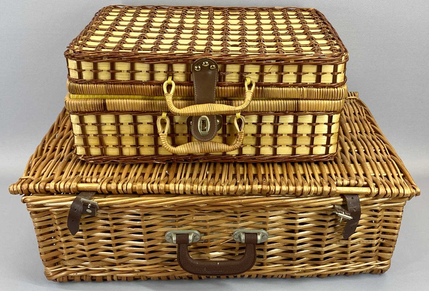 CANE PICNIC HAMPERS (2) - with assorted contents - Image 2 of 4