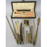 COLLECTION OF ANTIQUE / VINTAGE PENS AND PENCILS, including a cased desk set.