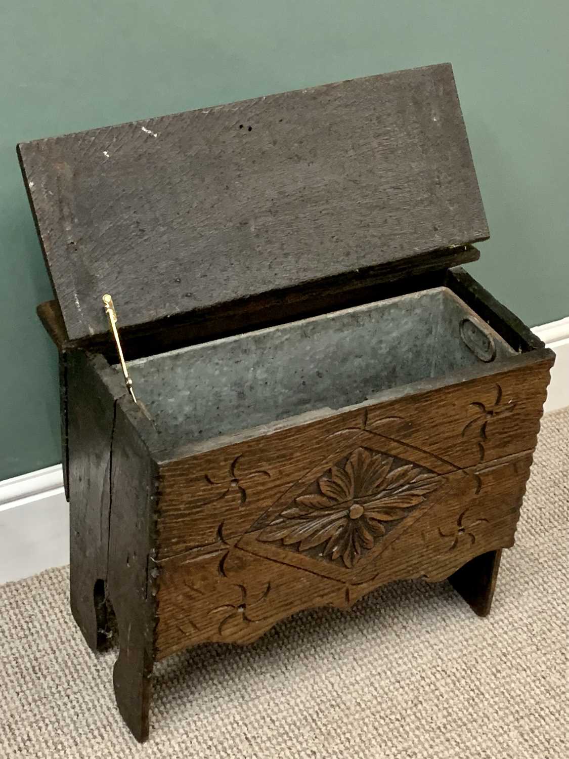 ANTIQUE OAK LOG/COAL BOX - with galvanized liner, 49cms H, 57cms W, 33cms D - Image 2 of 3