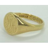 GENTLEMAN'S 18CT GOLD SIGNET RING - having monogrammed initials to a circular top, Size T, 9.7grms