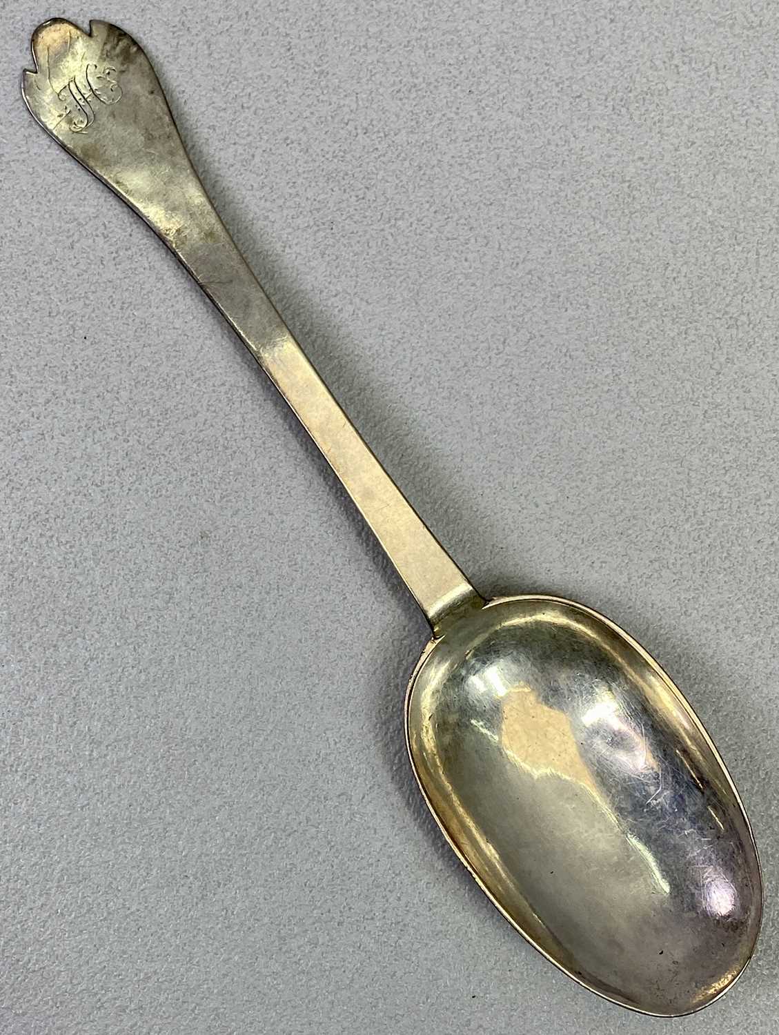 WILLIAM III SILVER TREFID SPOON - London 1699, Maker Lawrence Cole, beaded rat tail pattern with - Image 4 of 5