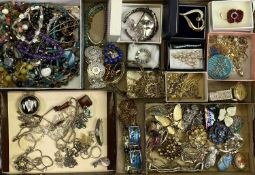 GOLD, SILVER, DESIGNER & OTHER JEWELLERY GROUP - a good quality mixed parcel to include a 14ct