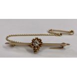 GOLD & DIAMOND BAR BROOCH (UNMARKED) - with safety chain, visual estimate of the diamond 0.3cts,