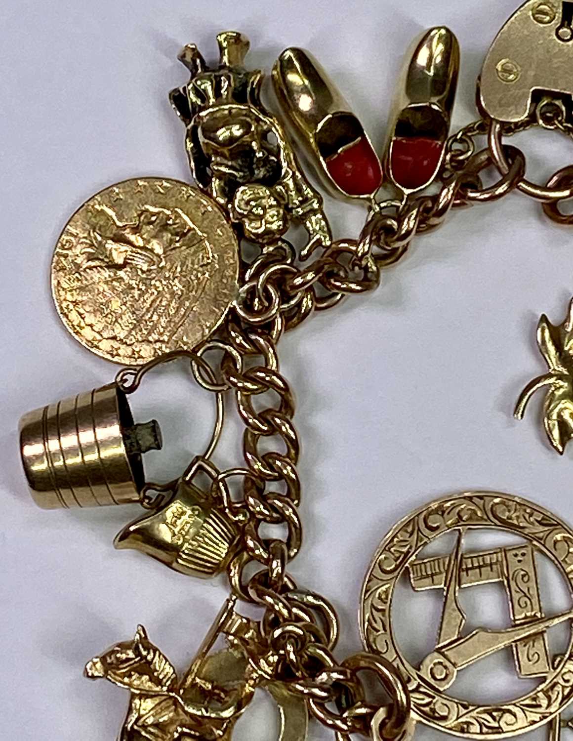 EXCELLENT 9CT GOLD CHARM BRACELET - with padlock clasp holding 20 various charms to include a 1914 - Image 2 of 3
