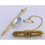15CT GOLD BAR BROOCH, with safety chain and pin and having a centre small amethyst with four