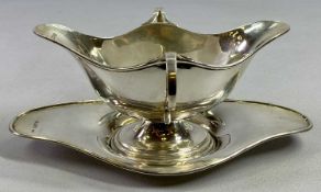 CHESTER SILVER SAUCE BOAT & STAND 1907 - Maker William Neale, double lipped having twin side handles