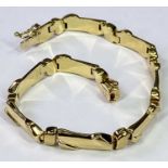 18CT GOLD '750' STAMPED BLOCK LINK BRACELET - with clip fastener, 20cms overall L open, 14.1grms