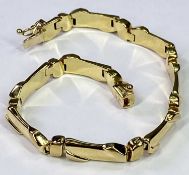 18CT GOLD '750' STAMPED BLOCK LINK BRACELET - with clip fastener, 20cms overall L open, 14.1grms