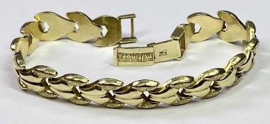 14CT GOLD ALTINBAS TURKISH BRACELET - having double form links with textured end detail and flat