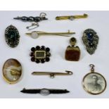 JEWELLERY - a large mixed parcel to include bar brooches, photo pendants, a yellow metal hardstone