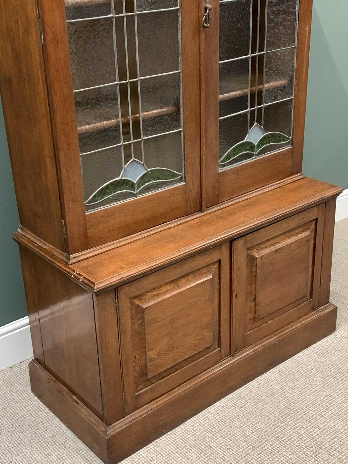 ARTS & CRAFTS STYLE OAK BOOKCASE CUPBOARD, the upper section with twin leaded and colour stained - Image 5 of 5