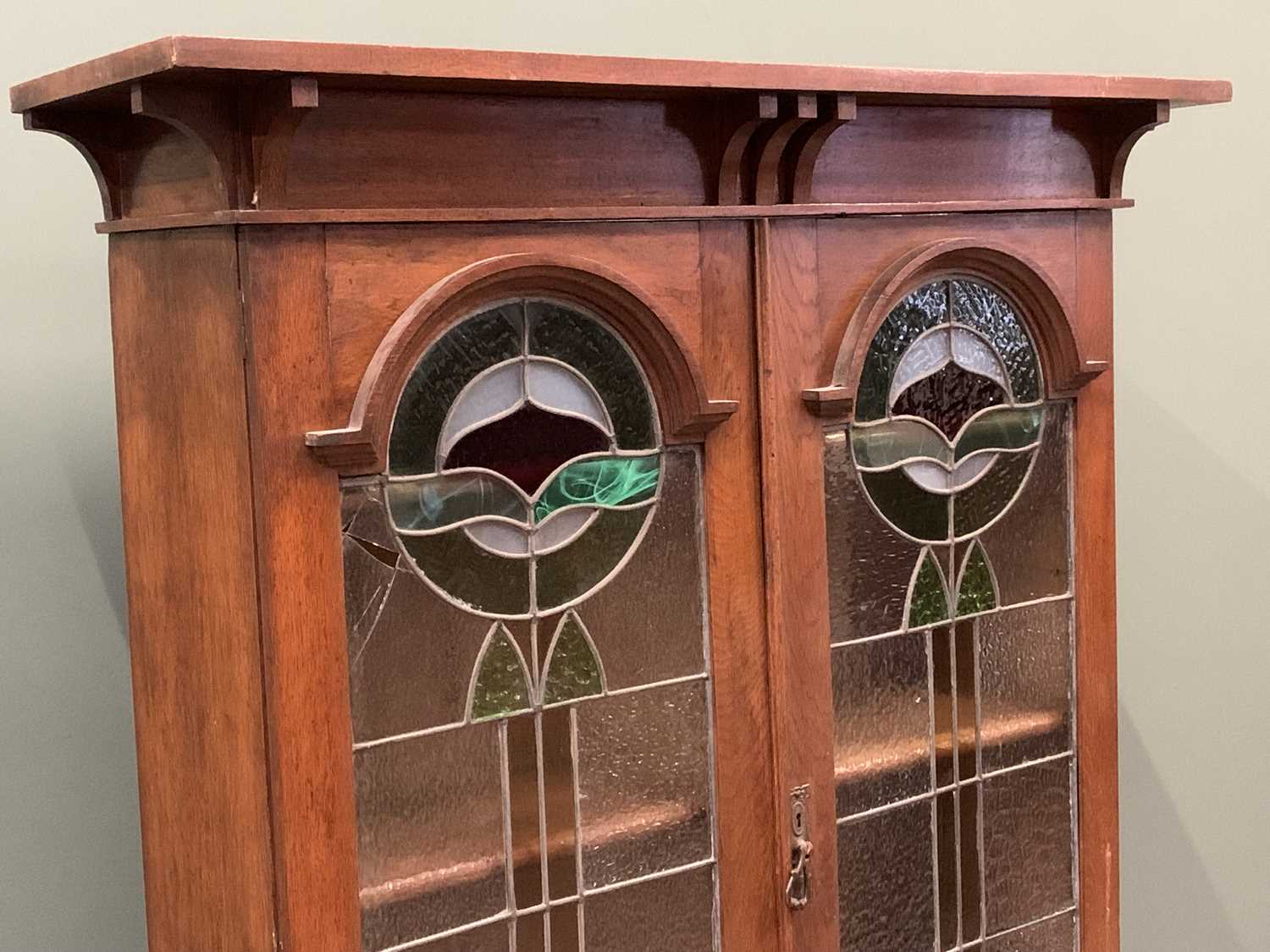 ARTS & CRAFTS STYLE OAK BOOKCASE CUPBOARD, the upper section with twin leaded and colour stained - Image 3 of 5