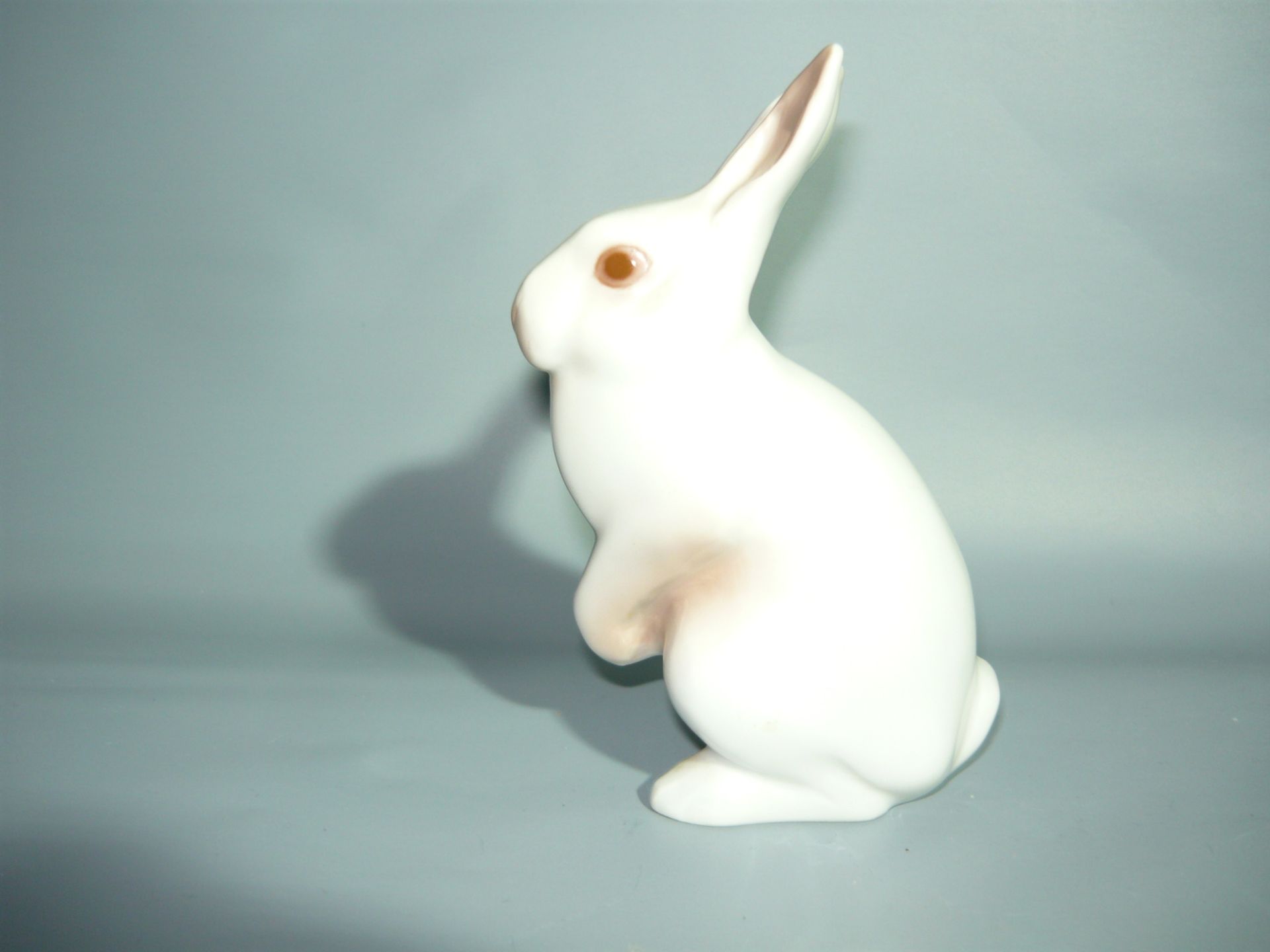 Hase weiß. B&G Kopenhagen. 13cm.