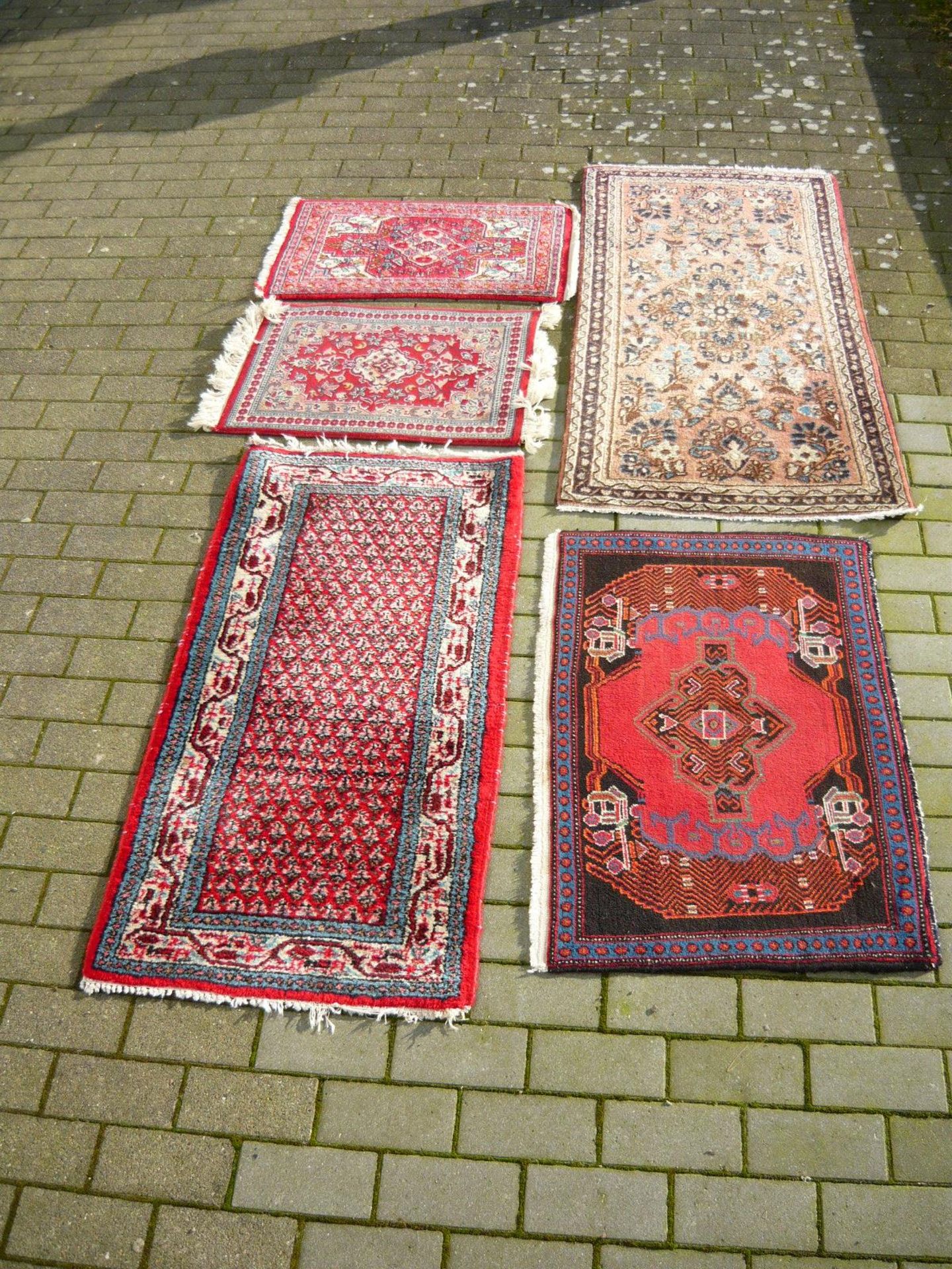 Konvolut 5 kleinere Teppiche. Vintage. Ca. 66x138cm und kleiner.