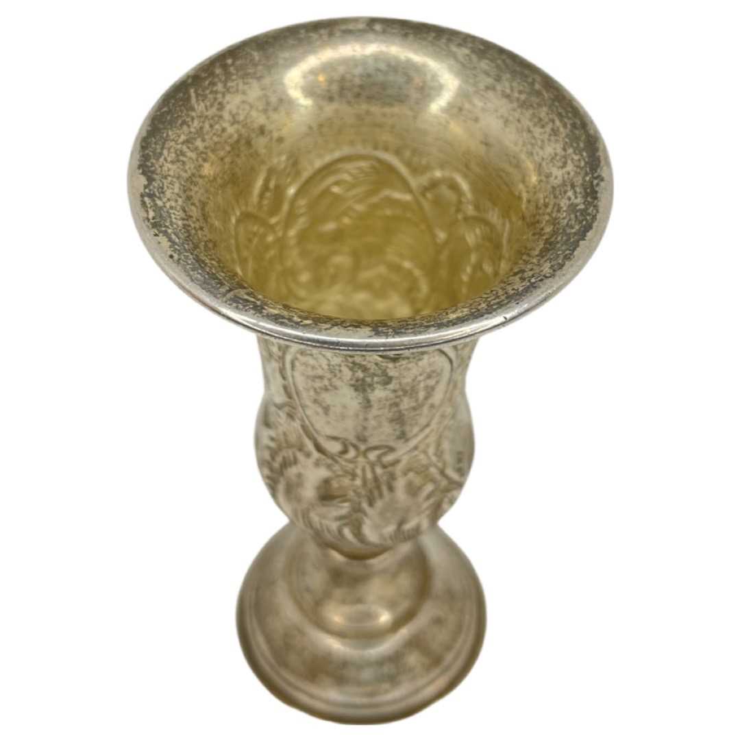 Unusual Decorated Silver Kiddush Cup. 35 g. Marked 'Sterling' - Image 2 of 3