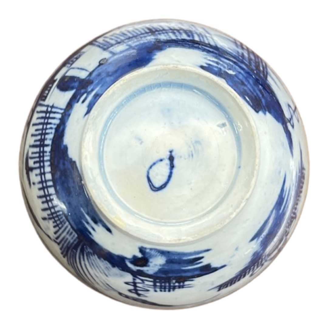 A late 18th century English pearlware cup with traditional Chinese scene decoration - Image 2 of 4