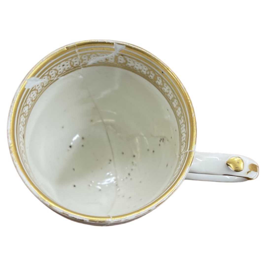 An 18th century Chinese coffee cup with gold floral decoration - Image 4 of 4