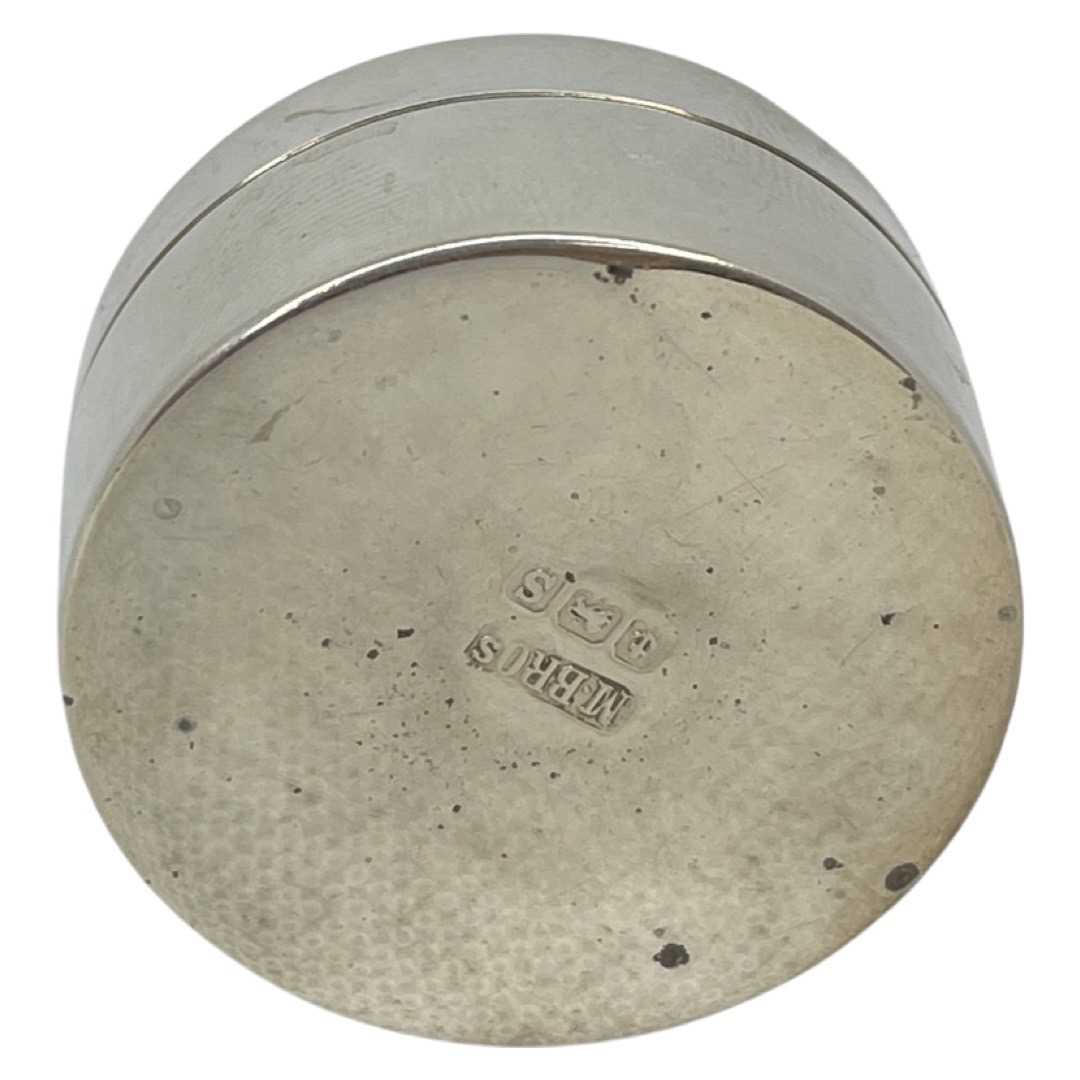 Silver Circular Pill Box. 14 g. Birmingham 1942, M. Bros - Image 2 of 3