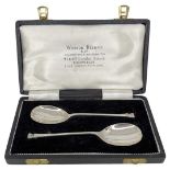 Cased Pair Silver Seal Top Spoons. 28 g. Sheffield 1960, Francis Higgins.