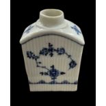 A late 18th century Meissen blue and white floral tea caddy