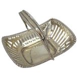 Small Silver Swing Handle Basket. 45 g. Birmingham 1912, Saunders and Shepherd