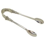 Pair of Unusual and Good Quality Sugar Tongs. 28 g. London 1906, Goldsmiths and Silversmiths