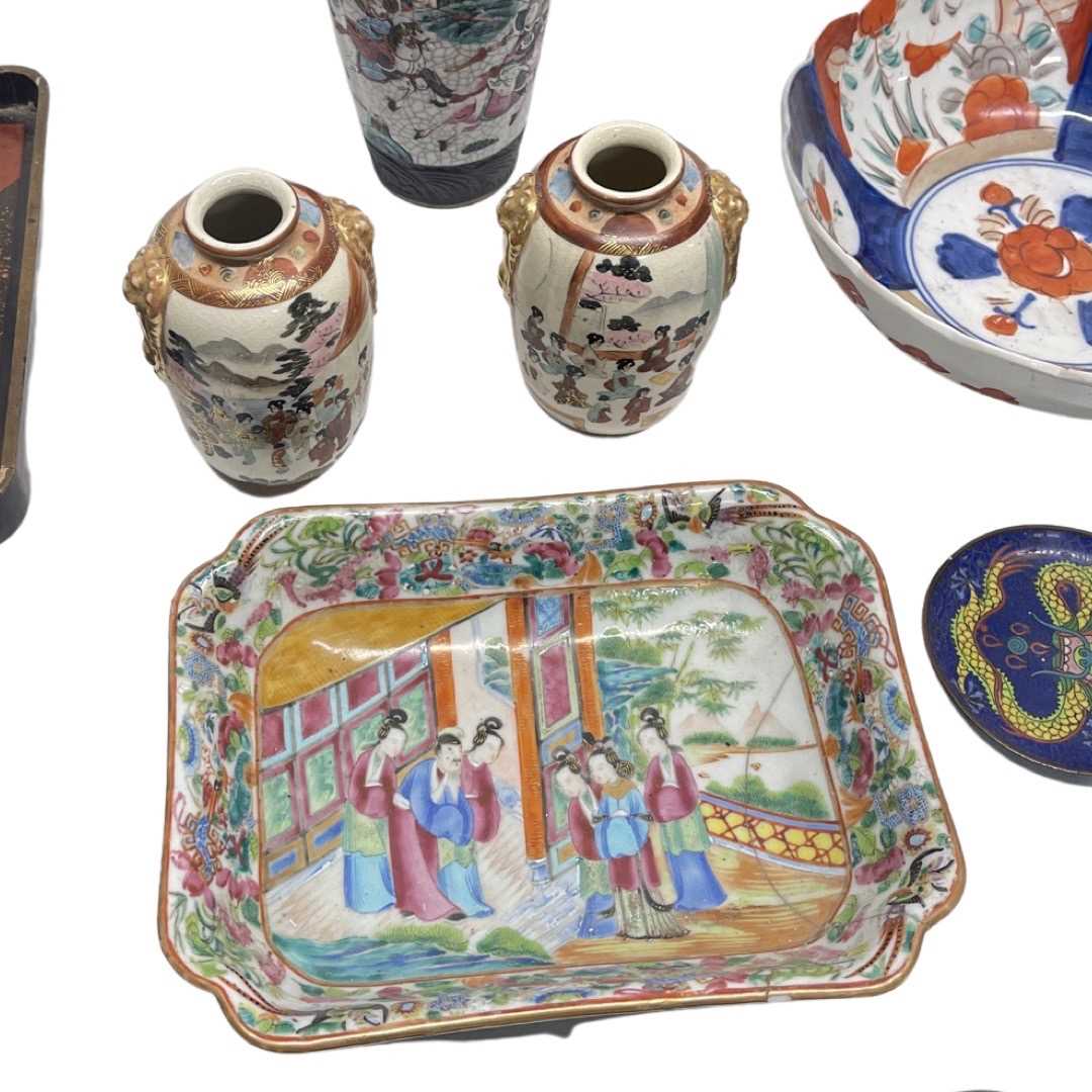A mixed lot of Chinese and Japanese items including Imari plates, - Image 2 of 4