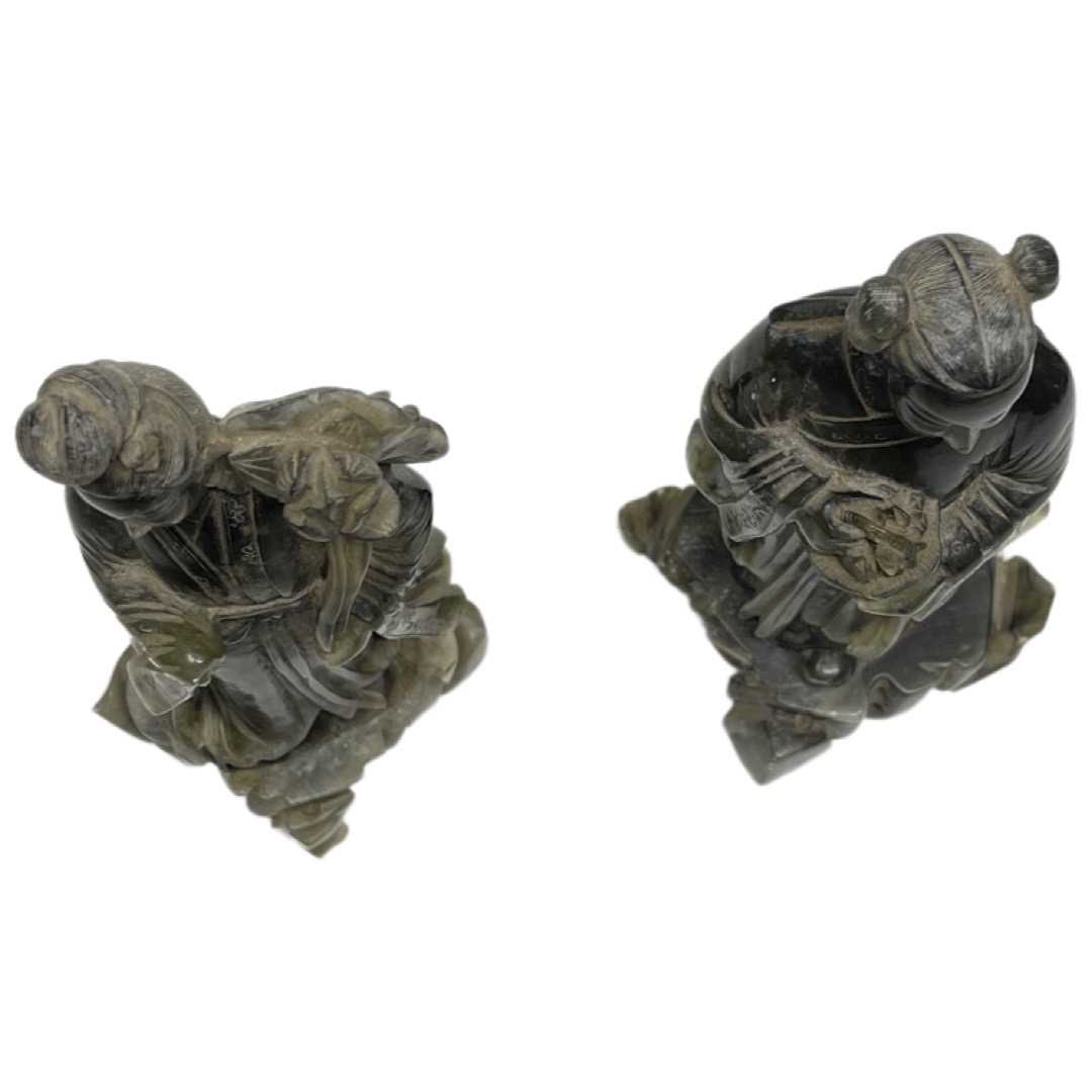 A Pair of Chinese Green Hard Stone Carvings of Traditionally Robed Figures - Image 4 of 4