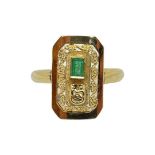 18ct Yellow Gold and Emerald Pierced Ring, 4.4 grams