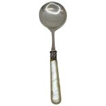 Mother of Pearl Silver Handled Caddy Spoon. Sheffield 1906, Cooper Bros.