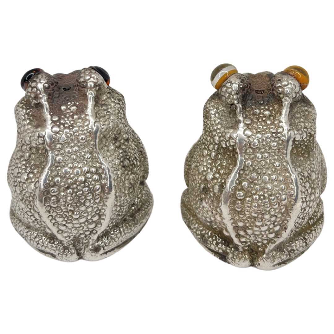 Pair of Fine Quality Frog Cruets. 227 g. London 1967, William Comyns & Sons - Image 2 of 5