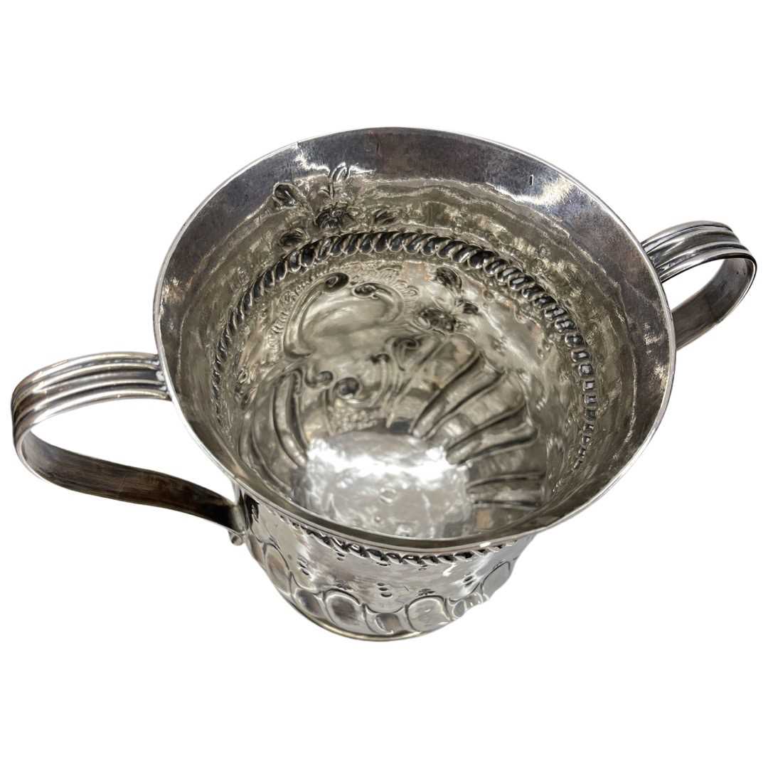 18th Century Silver Porringer, 191g, London 1770. - Image 3 of 4