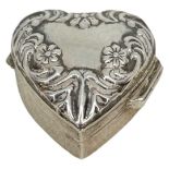 Small Embossed Silver Heart Pill Box. 11 g. London 1992, Thai Design Distributions.